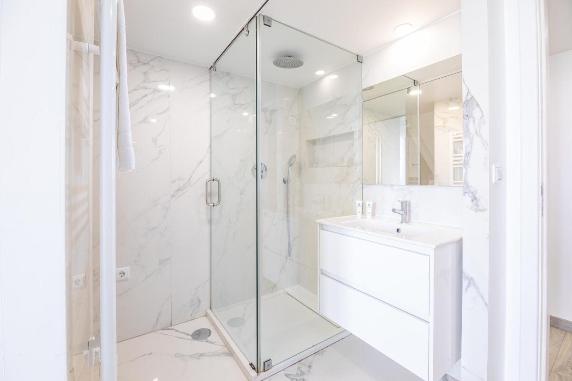 Deluxe Spacious Flats W Mezzanine By Host Wise Daire Porto Dış mekan fotoğraf