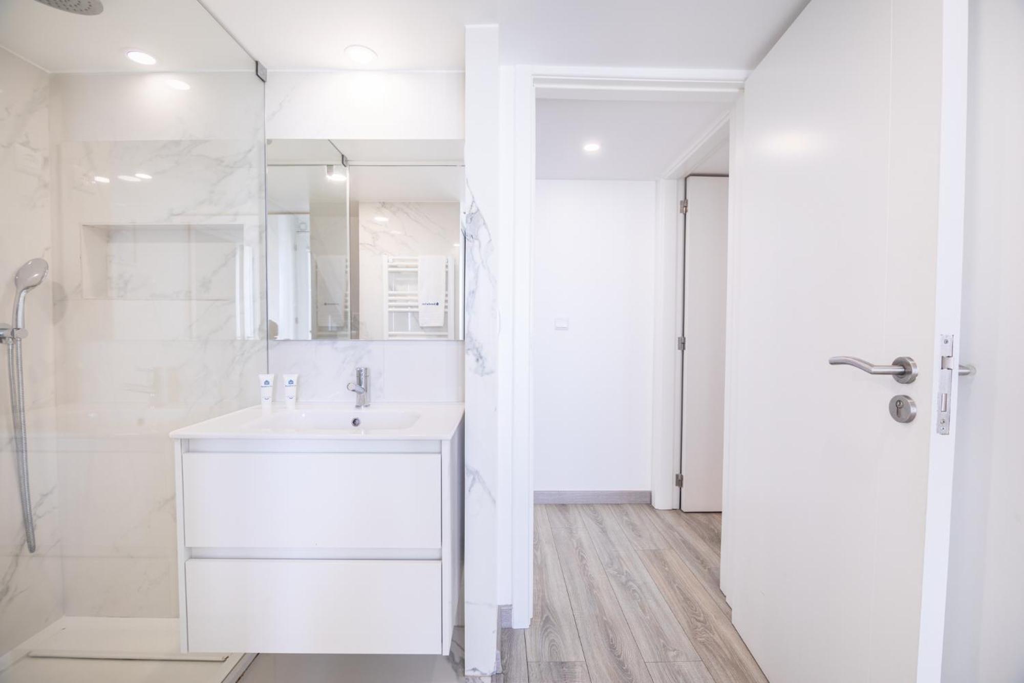 Deluxe Spacious Flats W Mezzanine By Host Wise Daire Porto Dış mekan fotoğraf