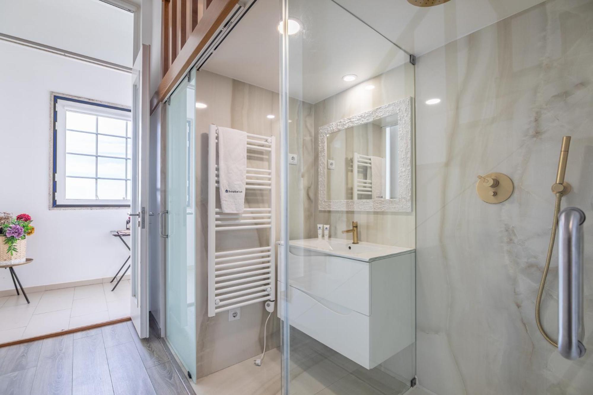 Deluxe Spacious Flats W Mezzanine By Host Wise Daire Porto Dış mekan fotoğraf