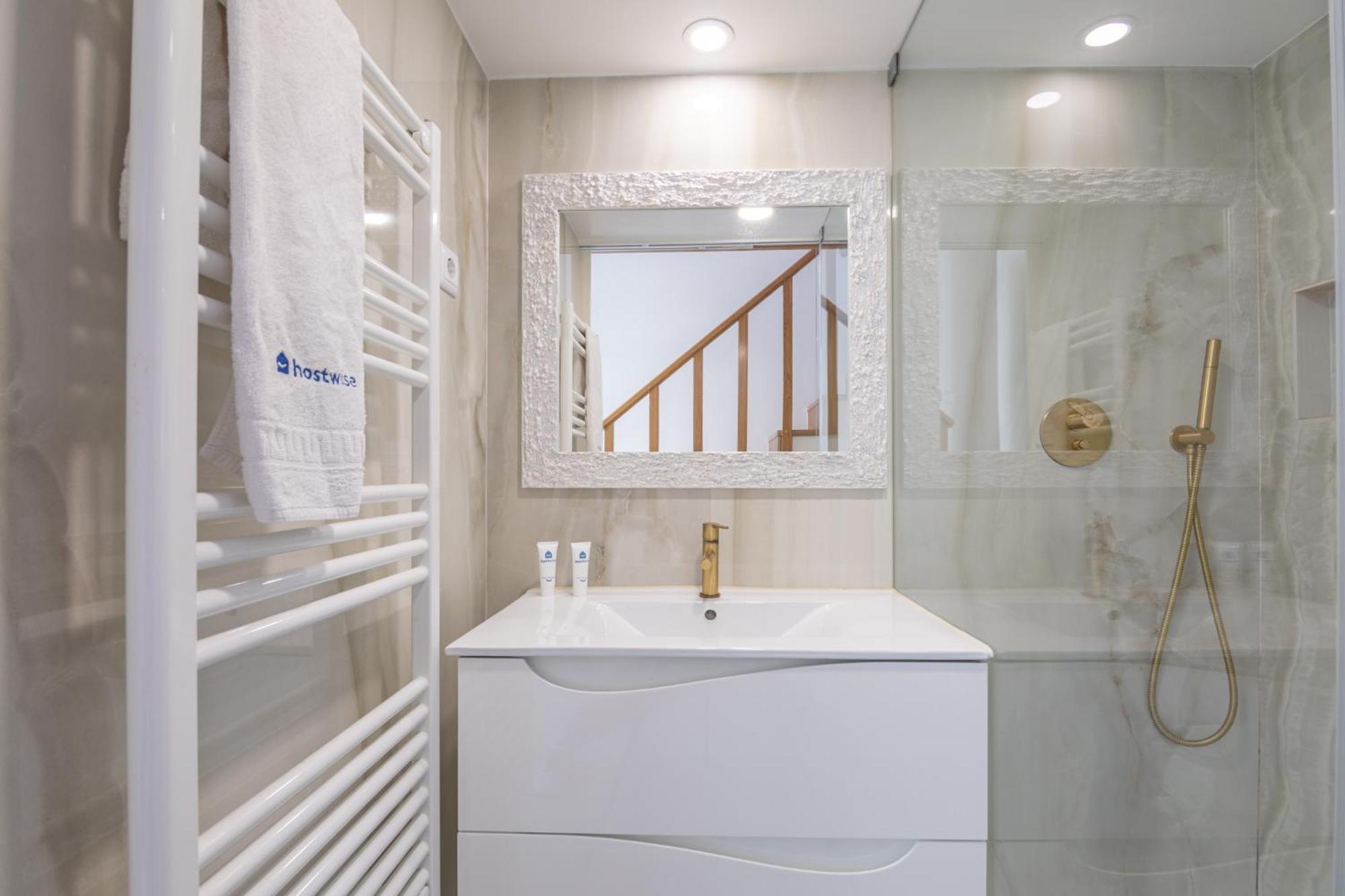 Deluxe Spacious Flats W Mezzanine By Host Wise Daire Porto Oda fotoğraf