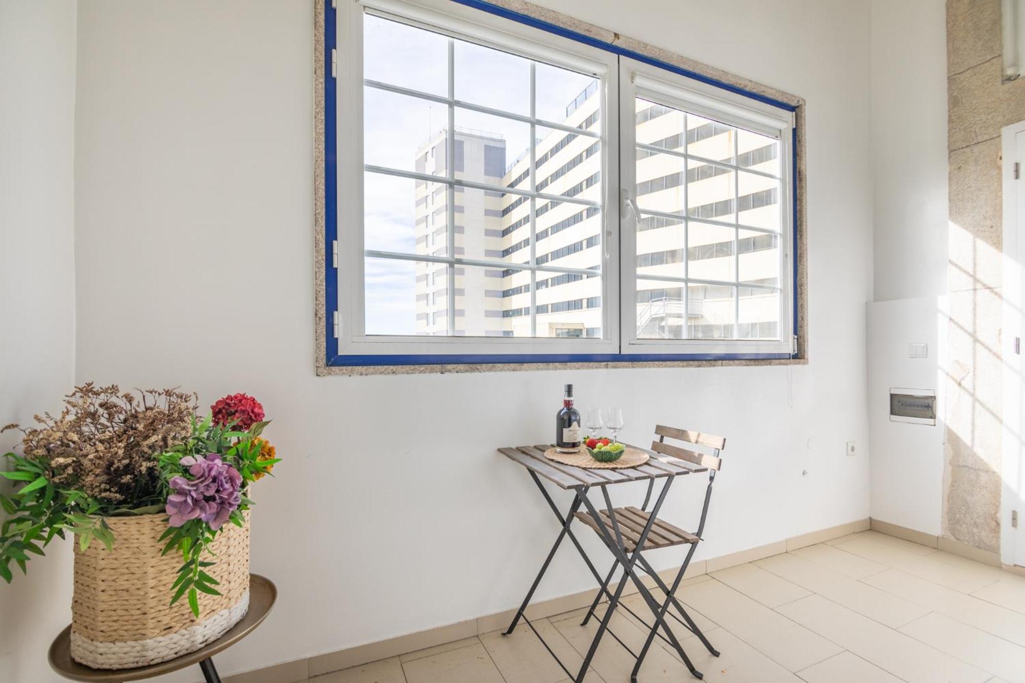Deluxe Spacious Flats W Mezzanine By Host Wise Daire Porto Oda fotoğraf